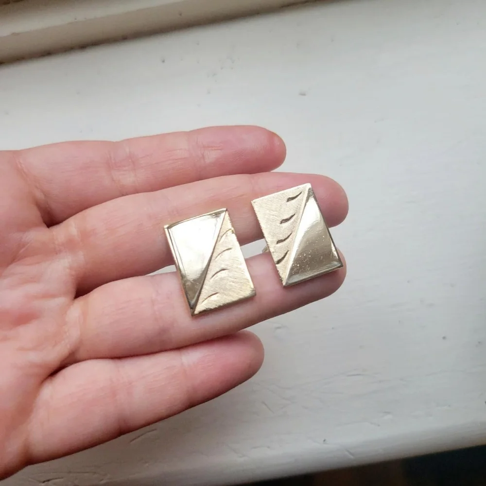 Vintage Pair of Classic Gold Cuff Links